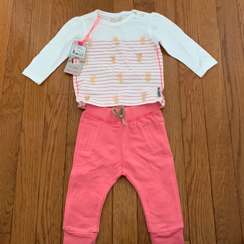 NWT 2-4 months (62) Tumble and Dry set